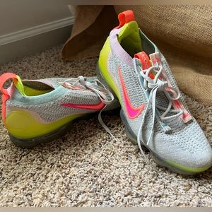 Size 8 Women’s Nike VaporMax